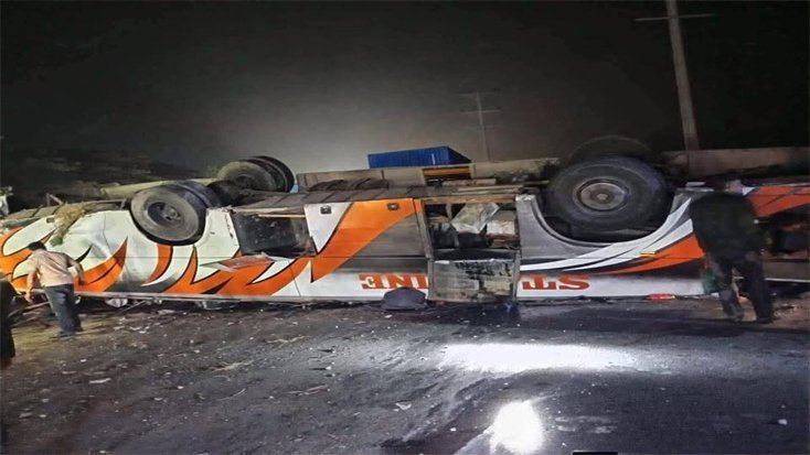 কুমিল্লায় বাস উল্টে নিহত ২