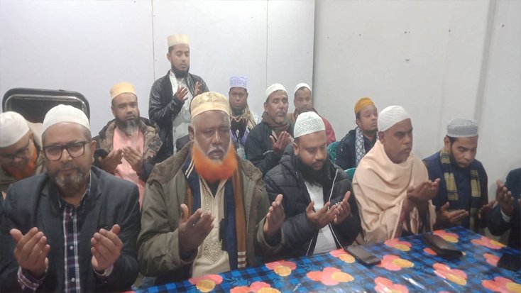 খালেদা জিয়ার আত্মার মাগফিরাত কামনা করে মিলাদ