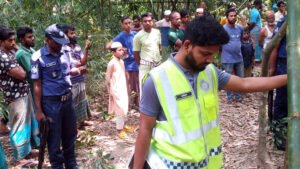 গাছ থেকে নারীর ঝুলন্ত মরদেহ উদ্ধার