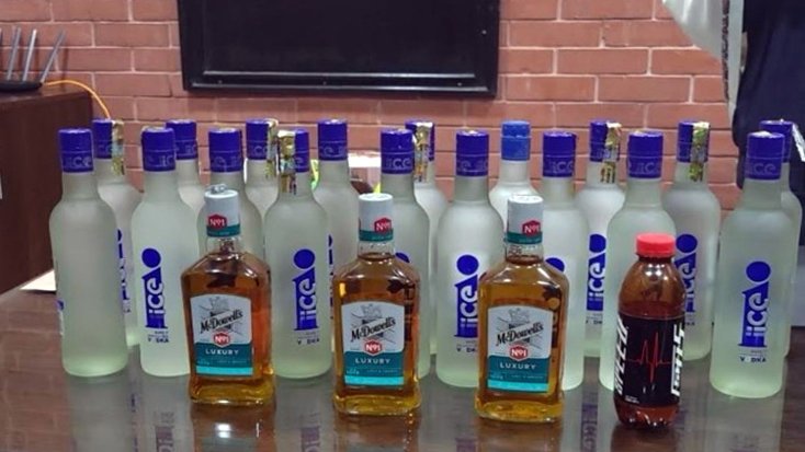 জাবির হল থেকে ২১ বোতল বিদেশি মদ জব্দ