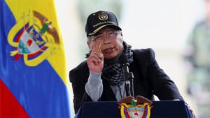 ট্রাম্পের হুমকির জবাবে সশস্ত্র বাহিনীকে কঠোর বার্তা কলম্বিয়ার