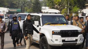 তারেক রহমানের গাড়িতে লাগানো খামটিতে কী ছিল