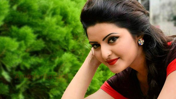 দেশে ফিরেই সুখবর দিলেন পরী