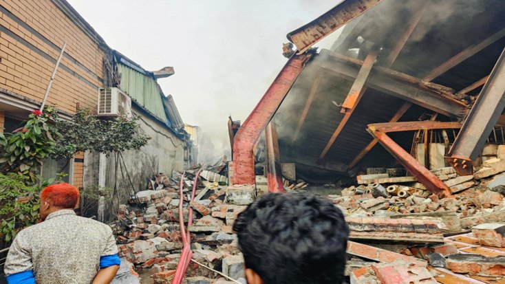 নারায়ণগঞ্জে কারখানায় ভয়াবহ আগুন