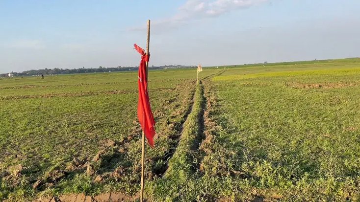 প্রশাসনের লাল নিশান সরিয়ে ১৫০ একর সরকারি চর দখল