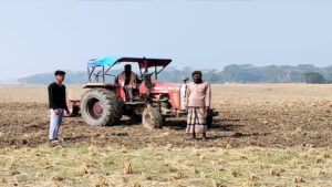 বরগুনায় তরমুজ চাষে ব্যস্ত সময় কাটাচ্ছে কৃষকরা