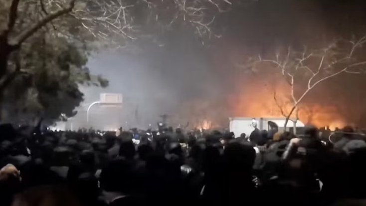 বিক্ষোভে প্রায় ২০০০ নিহত, দাবি ইরানি কর্মকর্তার