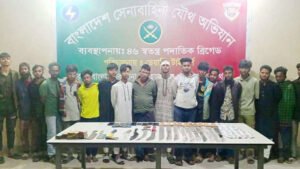 বিশেষ অভিযানে কিশোর গ্যাংয়ের সদস্য গ্রেফতার