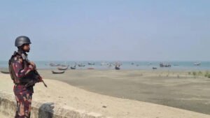 মিয়ানমার সীমান্তে বিস্ফোরণ-গুলির শব্দে,কাঁপছে টেকনাফ