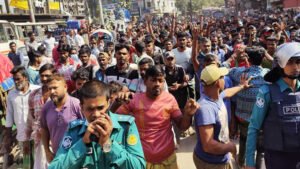 রাজধানীতে ব্যাটারিচালিত রিকশাচালকদের সড়ক অবরোধ