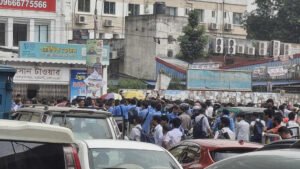 রাজধানীতে সড়ক অবরোধ