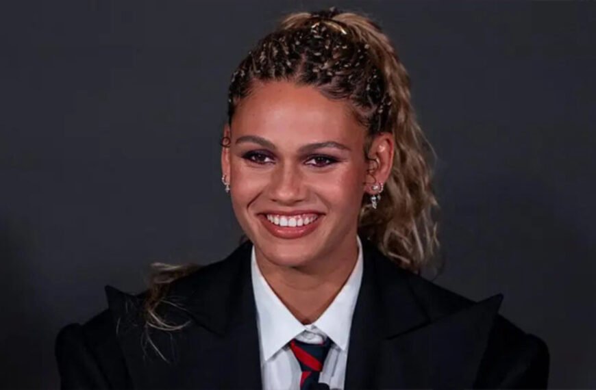 সর্বোচ্চ আয়ের রেকর্ড গড়ে ফুটবল দুনিয়াকে চমকে দেওয়া কে এই নারী ফুটবলার