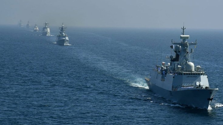 সাগরে পাকিস্তানের ব্যাপক মহড়া