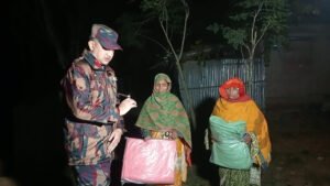৫৯ বিজিবির অধিনায়কের শীতবস্ত্র বিতরণ