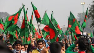 বিশেষ সংবাদ: উত্তাল উত্তরণ ও নতুন চ্যালেঞ্জের মুখে বাংলাদেশ