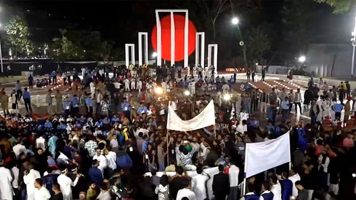 ভাষা শহীদদের প্রতি সর্বস্তরের মানুষের শ্রদ্ধা