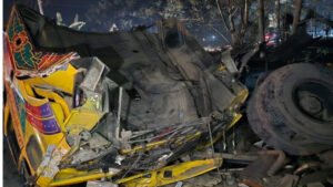 ট্রেনের ধাক্কায় ট্রাক পড়ল বসতবাড়ির ওপর