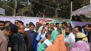 শিশুদের পাশে ডা. জুবাইদা রহমান