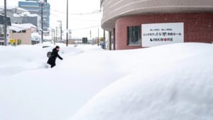 অস্বাভাবিক তুষারপাত মৃতের সংখ্যা বেড়ে ৩০