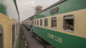 বাংলাদেশ কিনতে চায় পাকিস্তান থেকে ট্রেনের বগি