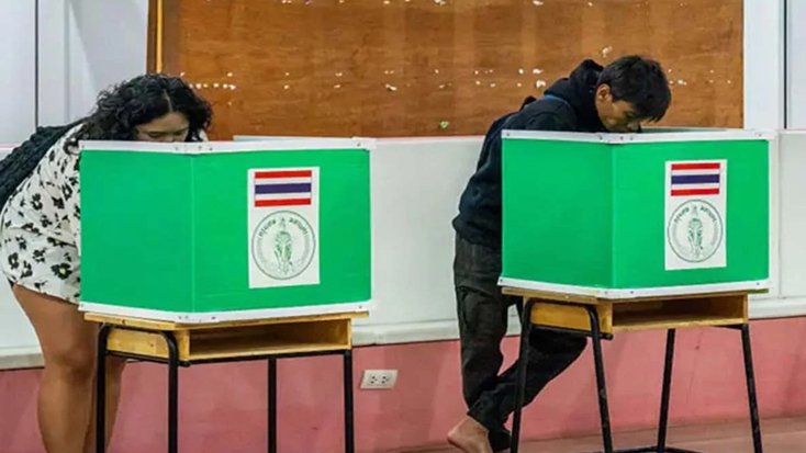 নির্বাচন ও গণভোট হচ্ছে থাইল্যান্ডে