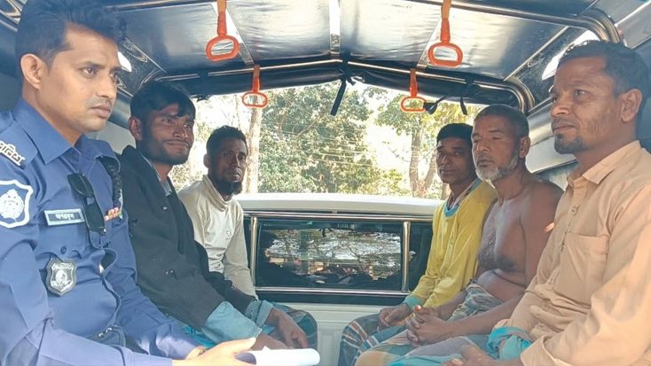 অবৈধ বালু উত্তোলন ও পরিবহন ৫ জনকে দুই মাসের বিনাশ্রম কারাদণ্ড