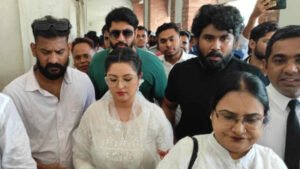 অসুস্থ হয়ে আদালত ছাড়লেন পরীমনি, পেছাল জেরা