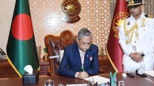 আ.লীগ সরকার পতনের দিন বঙ্গভবনে কী ঘটেছিল, জানালেন রাষ্ট্রপতি