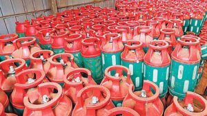 এলপি গ্যাসের দাম বাড়বে না কমবে সিদ্ধান্ত আজ