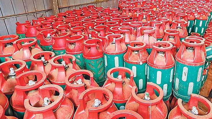 এলপি গ্যাসের দাম বাড়বে না কমবে সিদ্ধান্ত আজ