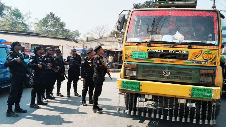 চাঁপাইনবাবগঞ্জে র‍্যাব-৫ এর ক্যাম্প কমান্ডারের ভোটকেন্দ্র পরিদর্শন