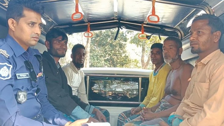 ঝিনাইগাতীতে অবৈধ বালু উত্তোলন ও পরিবহন