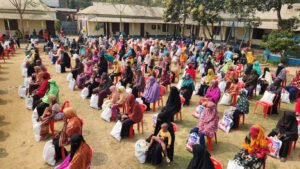 ঝিনাইগাতীতে দুই শতাধিক পরিবারের মাঝে  ইফতার সামগ্রী বিতরণ