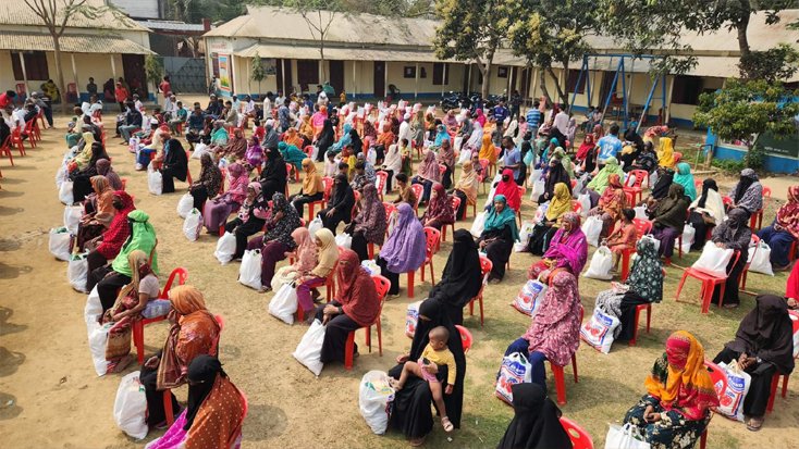 ঝিনাইগাতীতে দুই শতাধিক পরিবারের মাঝে  ইফতার সামগ্রী বিতরণ