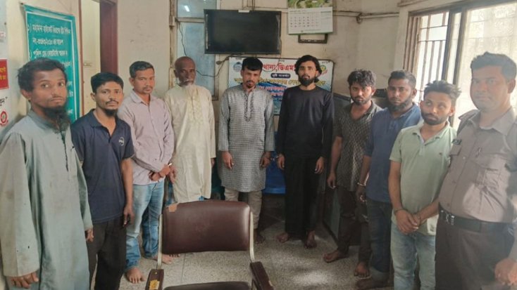 ঢাকায় পুুলিশ পরিচয়ে ডাকাতি