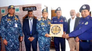 বরগুনায় নির্বাচন ও গণভোট উপলক্ষে নৌ বাহিনী প্রধানের মতবিনিময়