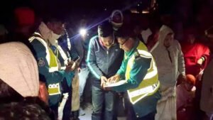 মাকে কুপিয়ে হত্যার পর রাস্তায় ফেলে গেল ছেলে