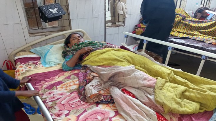 যৌতুকের টাকার জন্য স্ত্রীকে অমানুষিক নির্যাতন