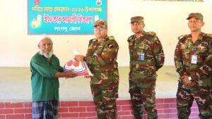 লংগদু জোনের উদ্যোগে ইফতার সামগ্রী বিতরণ