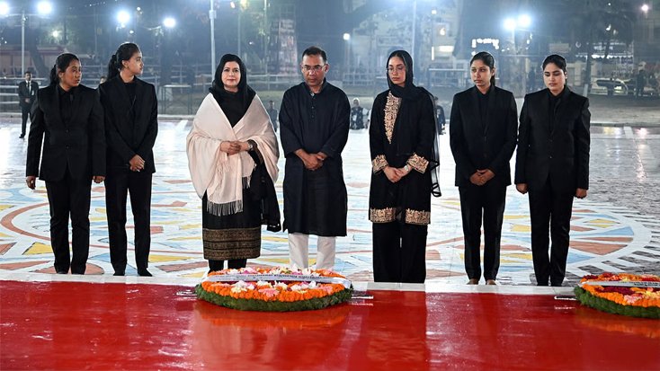 শহীদ মিনারে ভাষা শহিদদের প্রতি প্রধানমন্ত্রীর শ্রদ্ধা