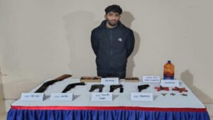 সেনাবাহিনীর অভিযানে ফটিকছড়িতে বিদেশী অস্ত্র সহ হৃদয় কর্মকার গ্রেফতার