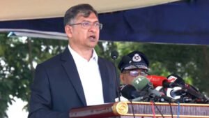 বর্তমান পোশাকে সন্তুষ্ট নয় পুলিশ : স্বরাষ্ট্রমন্ত্রী