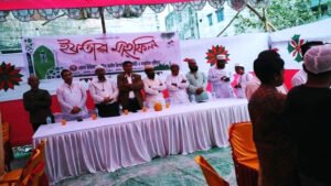 ওয়ার্ল্ড হিউম্যান রাইর্টস্ ক্রাইম রিপোর্টাস সোসাইটি ও সাপ্তাহিক পল্লীদূত পত্রিকার উদ্যোগে ইফতার মাহফিল অনুষ্ঠিত স্টাফ রিপোর্টার॥ গত ১২ই ফেব্রুয়ারী ২২শে রমজান বৃহস্পতিবার ওয়ার্ল্ড হিউম্যান রাইর্টস্ ক্রাইম রিপোর্টাস সোসাইটি ও সাপ্তাহিক পল্লীদূত পত্রিকার আয়োজনে, মানিক নগর সংগঠনের নিজস্ব কার্যালয়ের পাশের মাঠে ইফতার ও দোয়া'র মাহফিল অনুষ্ঠিত হয়। মাহফিলে ওয়ার্ল্ড হিউম্যান রাইর্টস্ ক্রাইম রিপোর্টাস সোসাইটির চেয়ারম্যান ও সাপ্তাহিক পল্লীদূত পত্রিকার সম্পাদক রফিকুল ইসলাম রায়হান এর সভাপতিত্বে প্রধান অতিথি হিসাবে উপস্থিত ছিলেন, কে এম গ্রুপের চেয়ারম্যান লায়ন নুরুন্নবী কামাল, বিশেষ অতিথি হিসাবে উপস্থিত ছিলেন বিশিষ্ট ব্যাবসায়ী নজরুল ইসলাম সহ - এলাকার বিশিষ্ট ব্যাক্তিবর্গ ও সুনাম ধন্য সাংবাদিকগন উপস্থিত ছিলেন। ইফতার মাহফিলের দোয়াআন্তে দরিদ্রদের মাঝে ৩০০ ইফতারের প্যাকেট বিতরণ করা হয়। উক্ত ইফতার মাহফিলে দোয়া ও মুনাজাত পরিচালনা করেন, মুক্তিযুদ্ধা কমপ্লেক্স মসজিদের সাবেক ইমাম মাওলানা শহিদুল ইসলাম ও মেশকাত হোসেন জালালী।