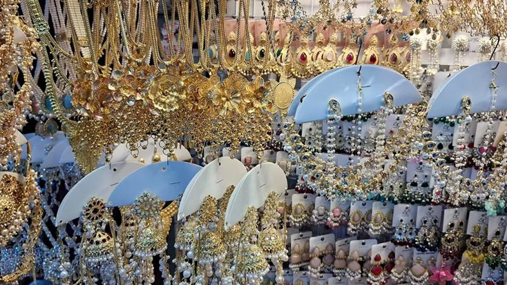 ঈদের সাজে রঙিন বাজার