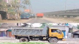 খুলনা বাইপাস সড়কে বেপরোয়া ডাম্প ট্রাক চলাচল বন্ধে বিশেষ টাস্কফোর্স গঠনের দাবি