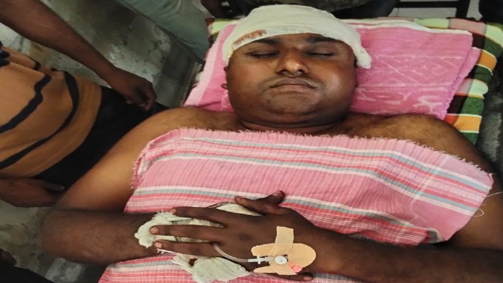 খুলনায় ব্যবসায়ী ও ছাত্রদল নেতাকে কুপিয়ে জখম