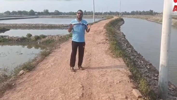 খুলনায় লস্কর ইউনিয়নের বাইনতলা-খড়িয়া সড়ক যেন মরণফাঁদ