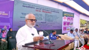 খুলনায় ৫ হাজার ২৭৫ উপকারভোগীদের মাঝে ফ্যামিলি কার্ড বিতরণ