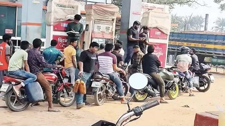 জ্বালানি সংকটের চাপ পণ্য সরবরাহে