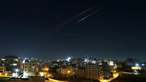 ড্রোন-ক্ষেপণাস্ত্র হামলায় কাঁপছে সৌদি-কুয়েত-ইসরায়েল